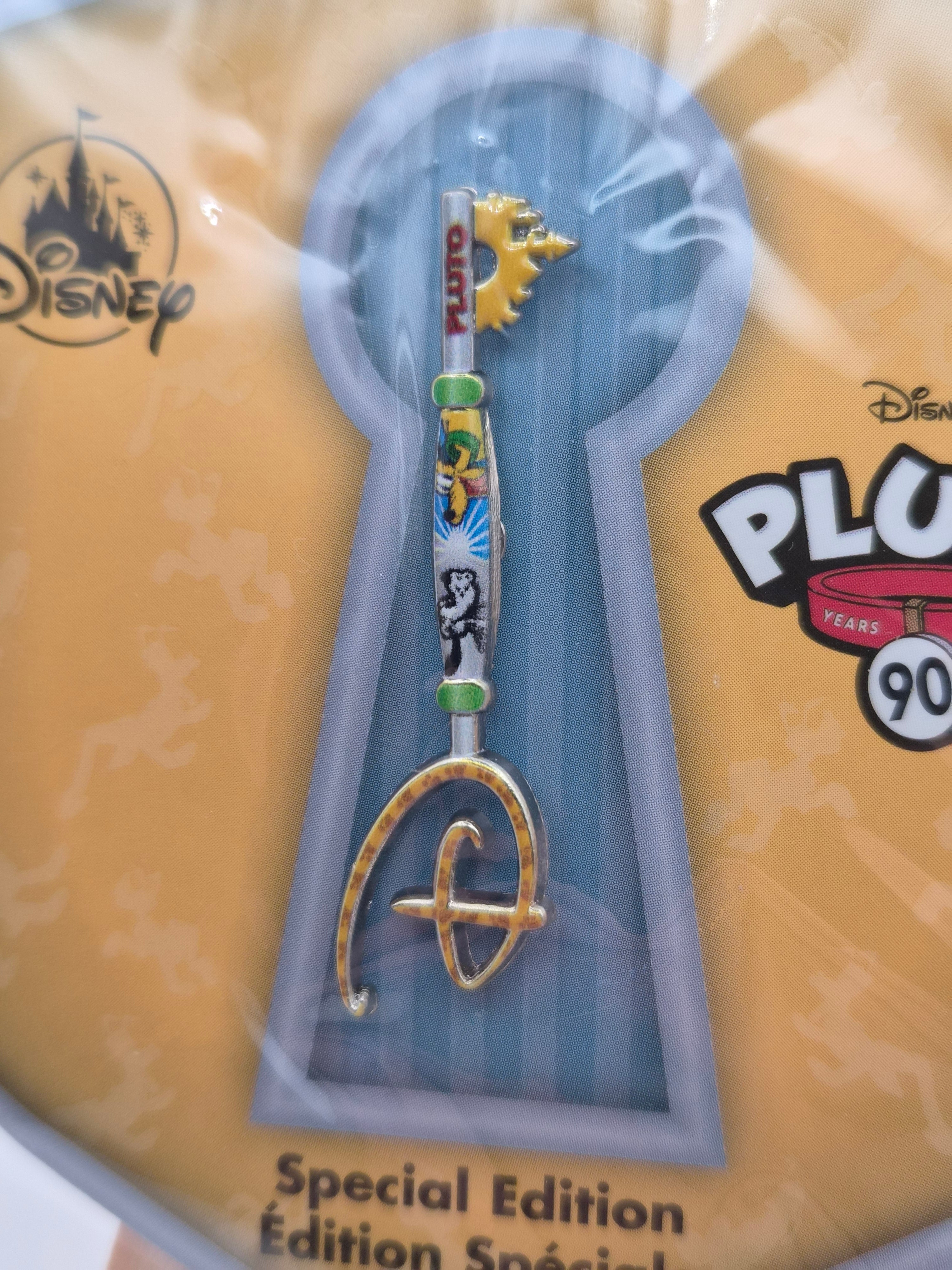 Disney Store Key - Pluto 90th Anniversary - Disney Pin