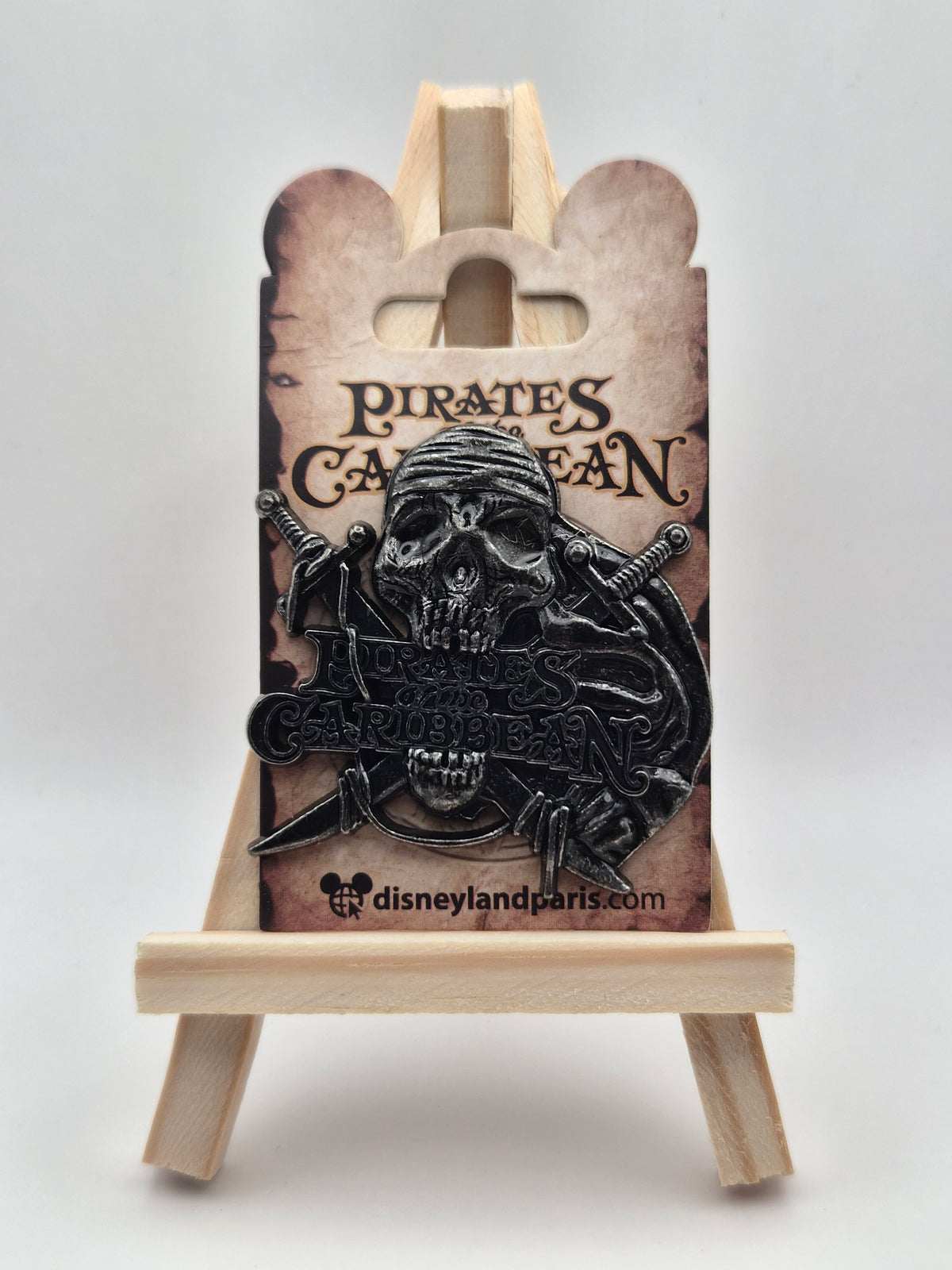 Pirates of the Caribbean - Grey Skull - Disneyland Paris Pin