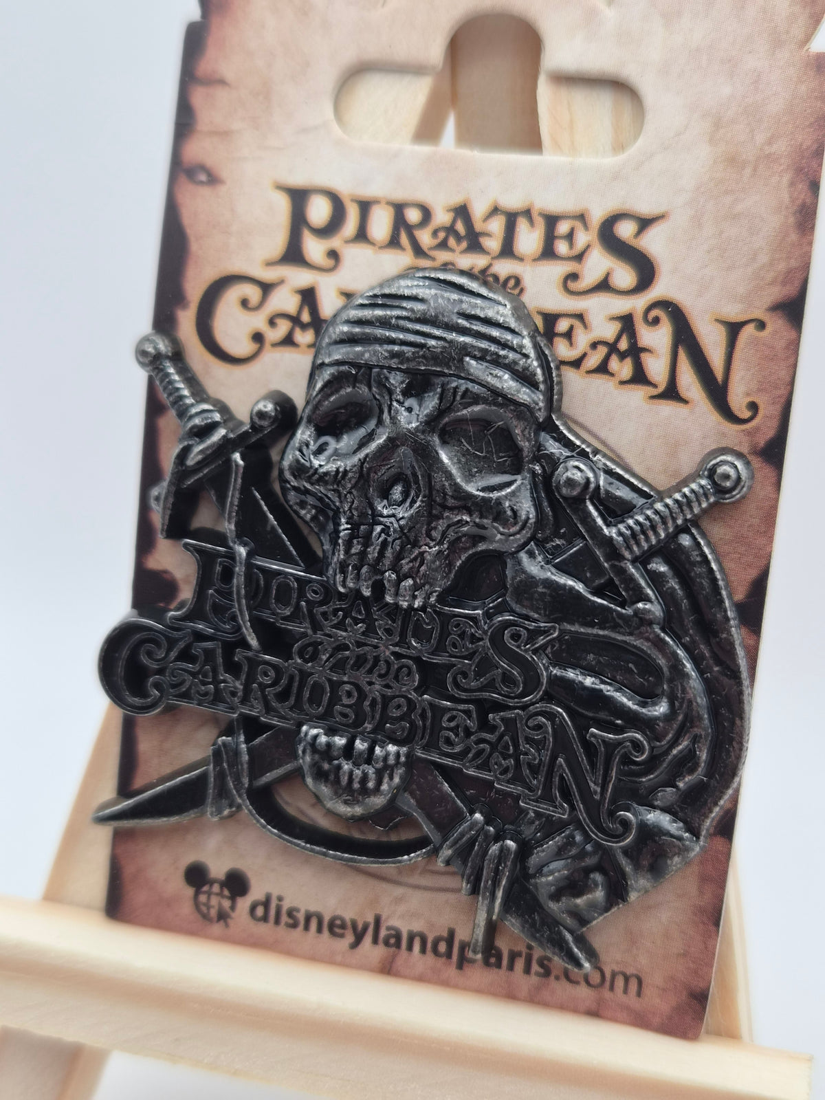Pirates of the Caribbean - Grey Skull - Disneyland Paris Pin