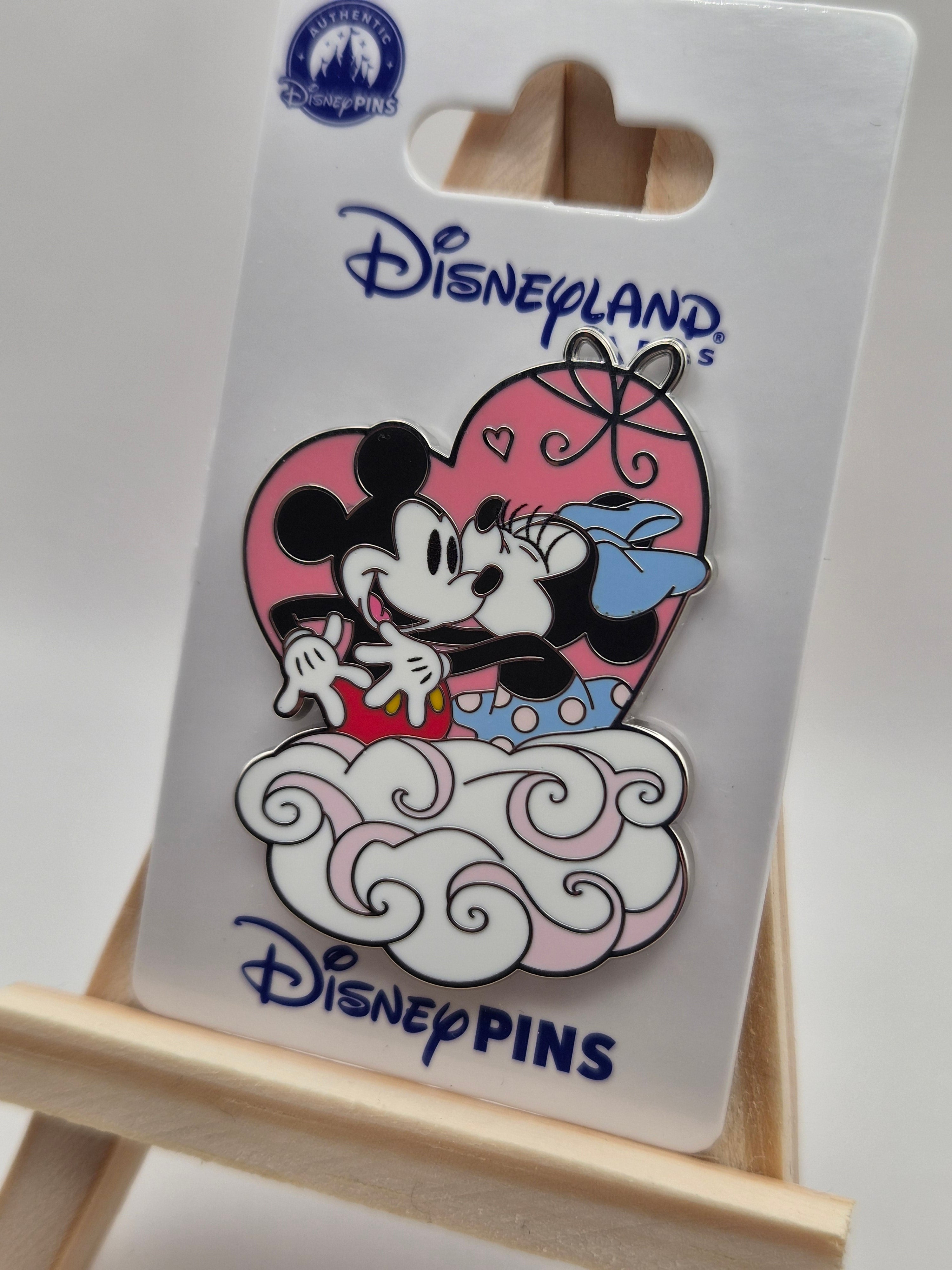 Mickey Mouse and Minnie Mouse in Love Heart - Valentine's Day - Disneyland Paris Pin
